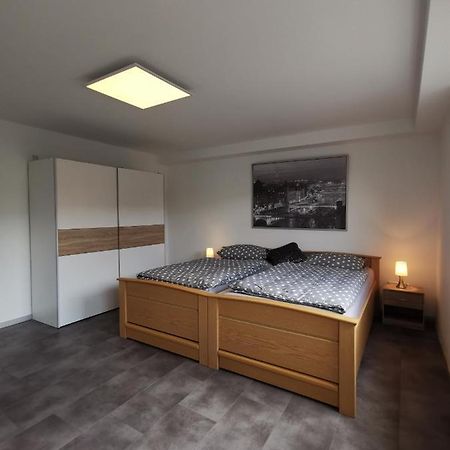 Moderne Wohnung Mit Terrasse Und Eigenem Zugang. เรมไชด์ ภายนอก รูปภาพ