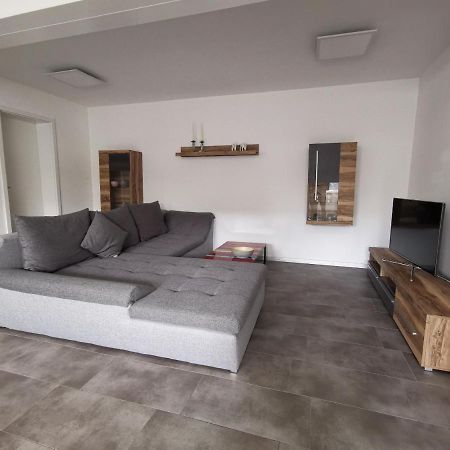Moderne Wohnung Mit Terrasse Und Eigenem Zugang. เรมไชด์ ภายนอก รูปภาพ